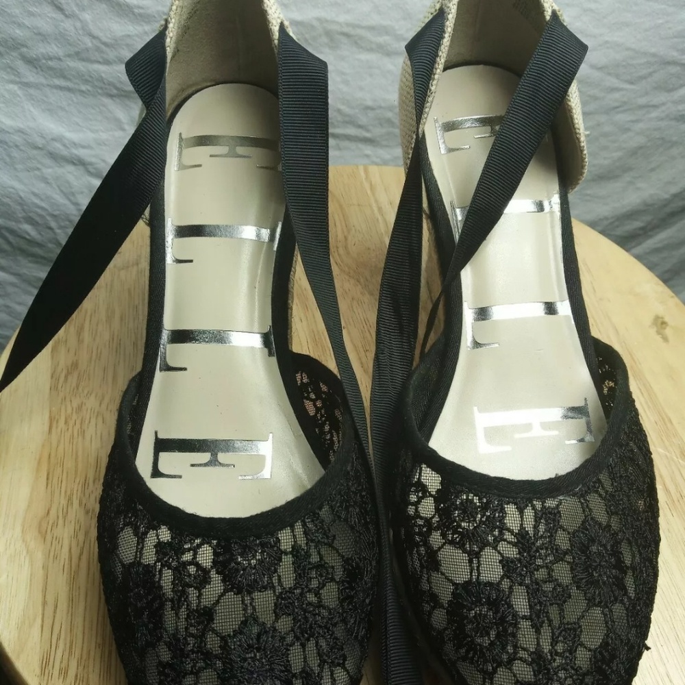 Women ELLE shoes 8.5 straps